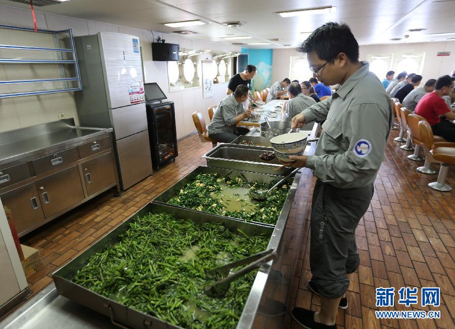 What is inside China's icebreaker ‘Xuelong’？