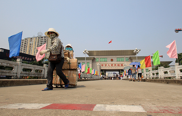 Vietnamese immigrant workers' salaries double after coming to Guangxi Dongxing Pilot Area