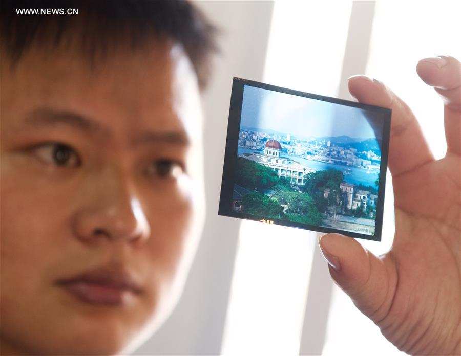 Senior Xiamen file photo collector shares on social media