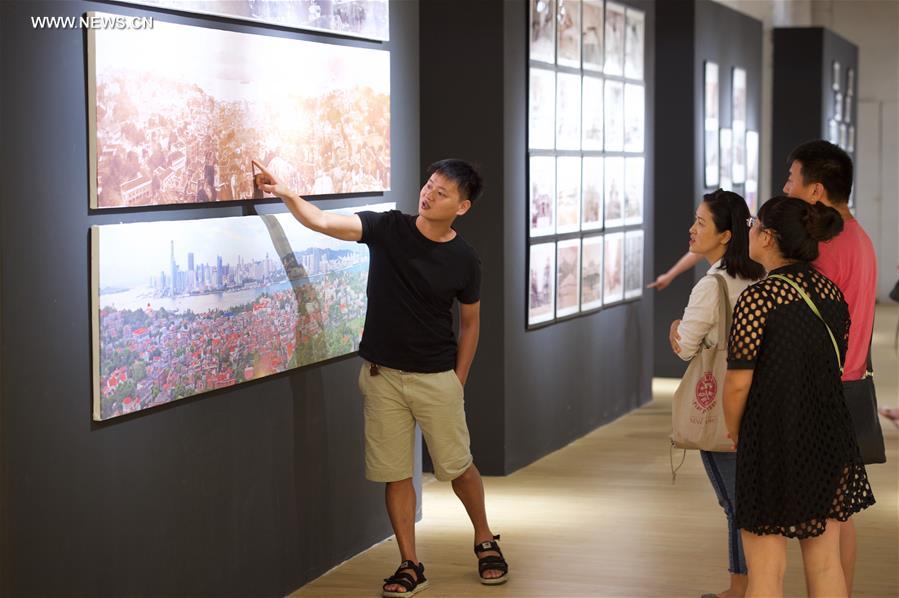 Senior Xiamen file photo collector shares on social media