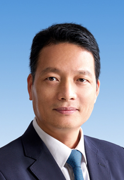 Yan Yibin，   Board Chairman of Guangzhou Development District Financial Holdings Group 