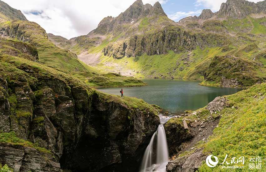Explore wonderland created by an alpine lake cluster in SW China's Yunnan