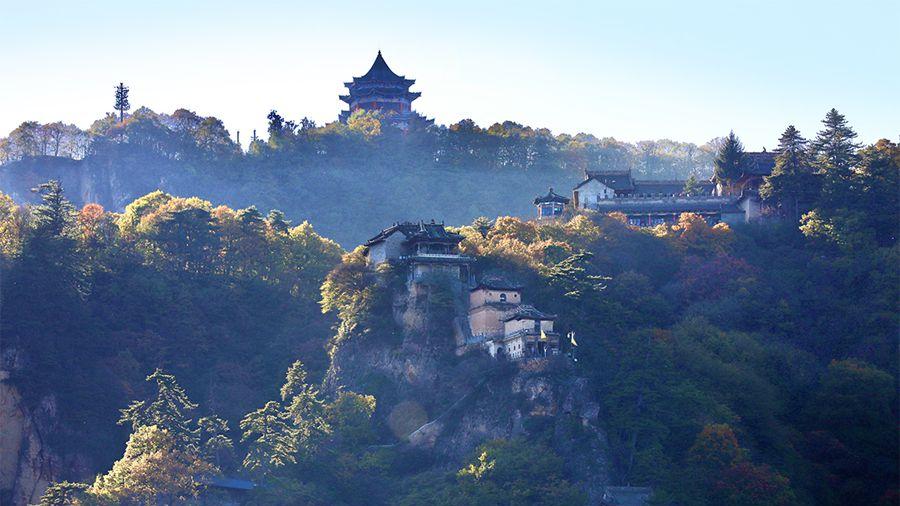 Autumn colors blanket Kongtong Mountain scenic area in NW China's Gansu