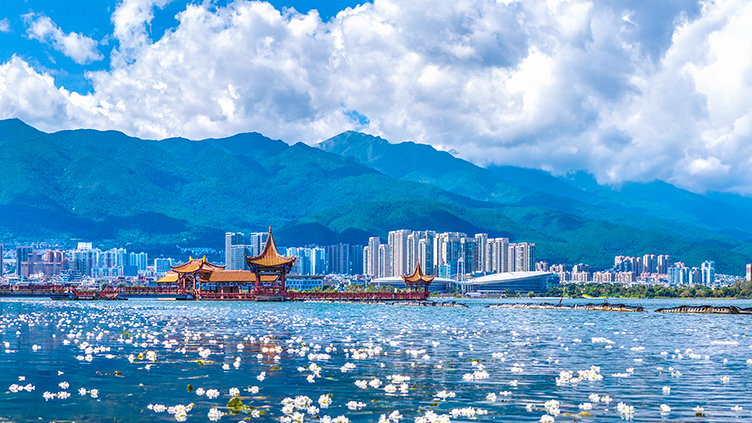 Breathtaking views of Erhai Lake in SW China's Yunnan