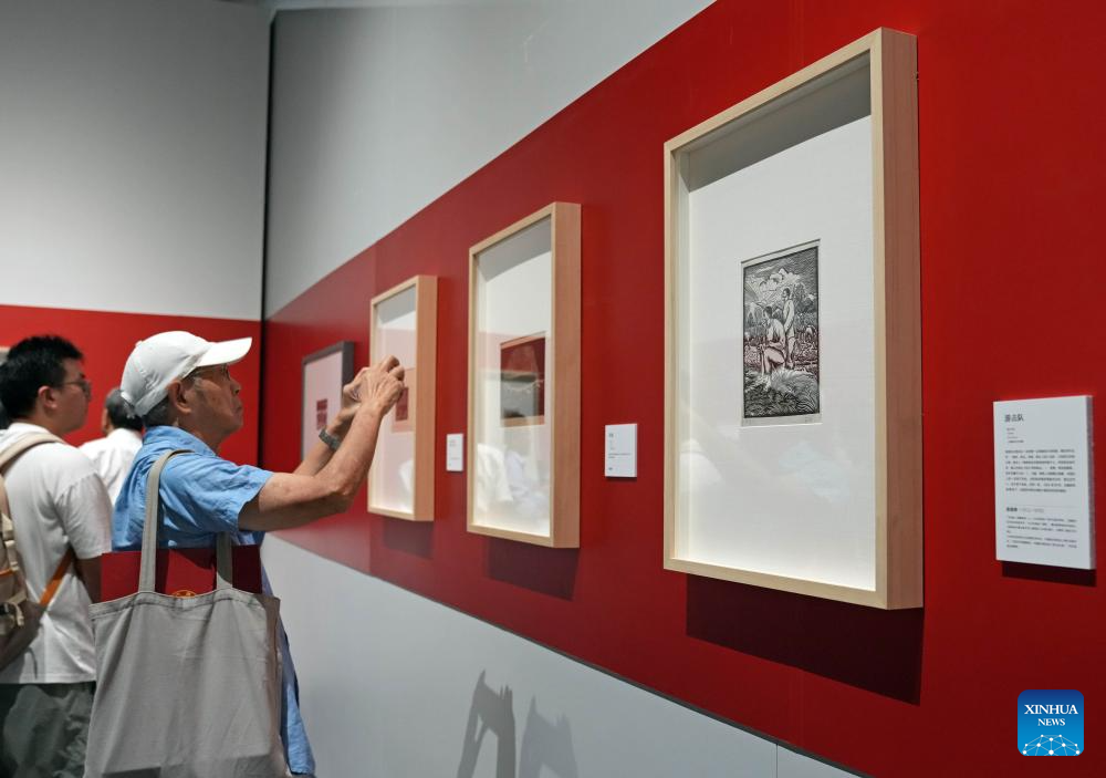 Woodblock painting exhibition held in Shanghai to commemorate 80th anniversary of China's victory over Japanese aggression