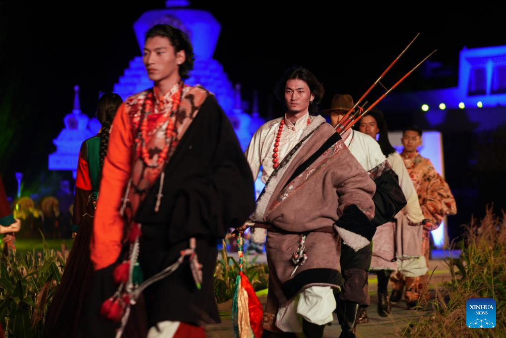 Tibetan costume show staged in China's Sichuan