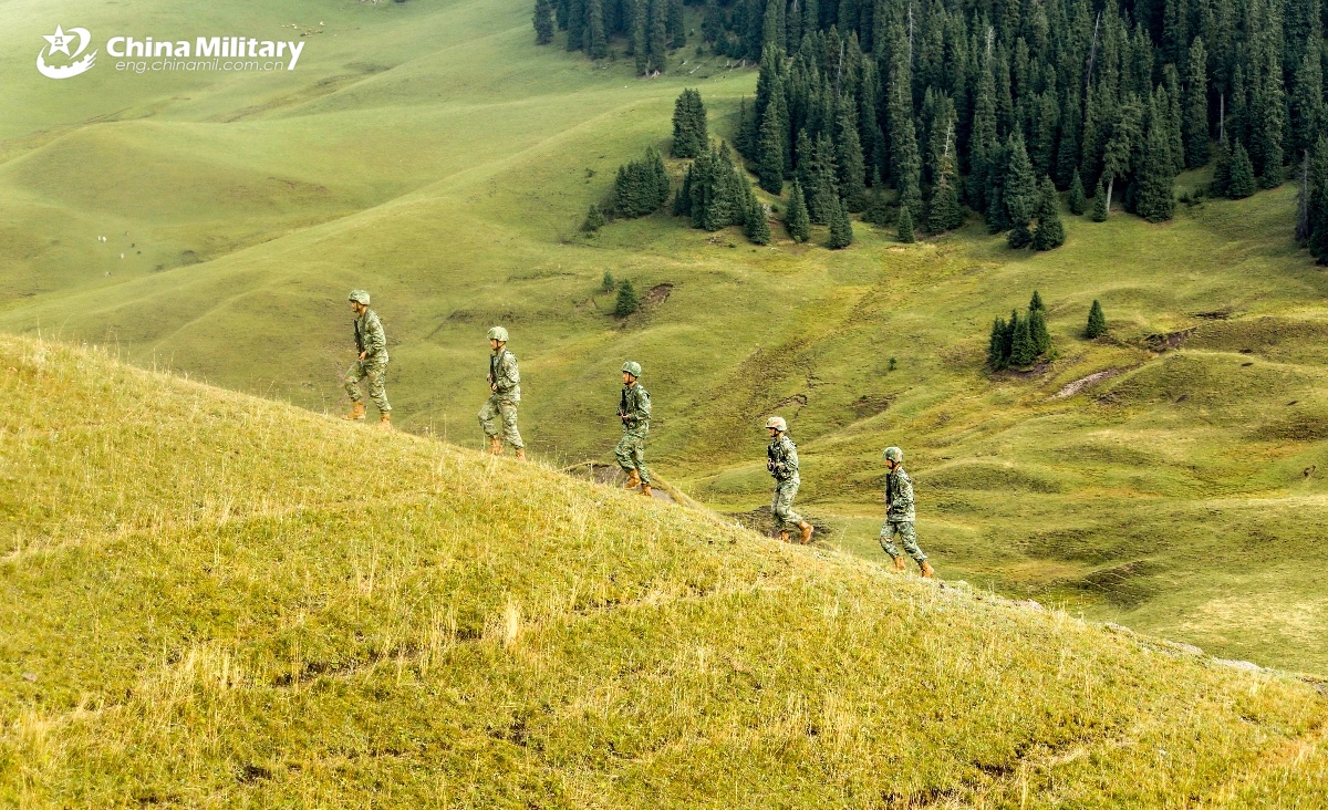 Soldiers patrol in border area