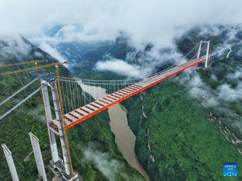Tianmen grand bridge on Anshun-Panzhou highway in China's Guizhou finishes closure