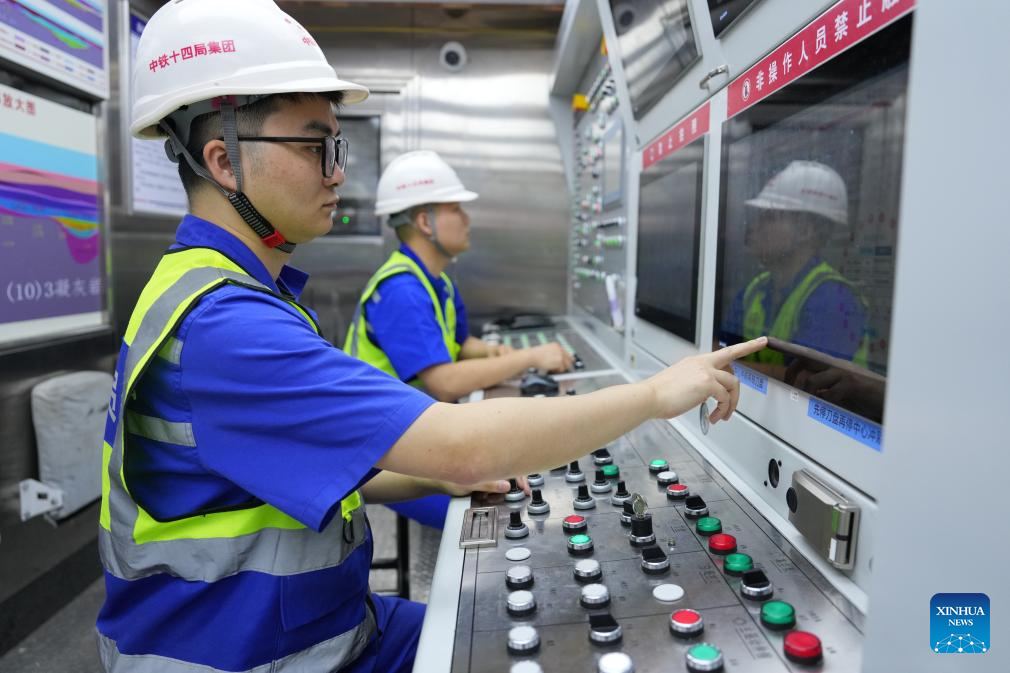 Jintang undersea tunnel for Yongzhou (Ningbo-Zhoushan) high-speed railway under construction